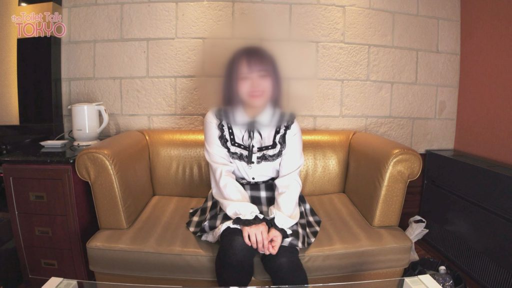 The Toilet Talk TOKYO 街中でインタビューした後に脱糞をする美女たち　激闘！息み脱糞地雷女子 - 画像1